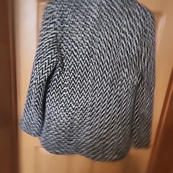 Kenneth Cole New York Women’s Size 12 Wool Blend Black White Pea Coat Chevron - Picture 11 of 12